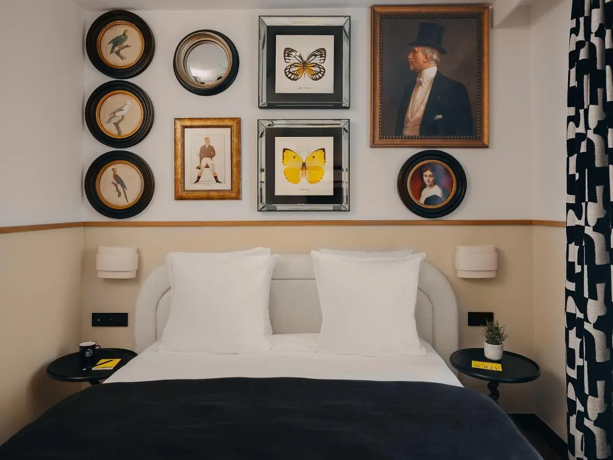 Solly Hotel Paris França