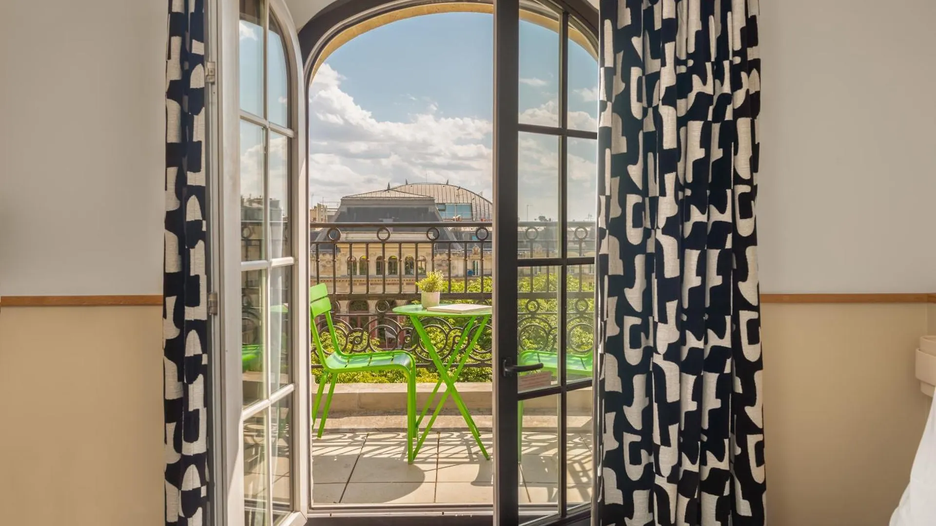 ****  Solly Hotel Paris France